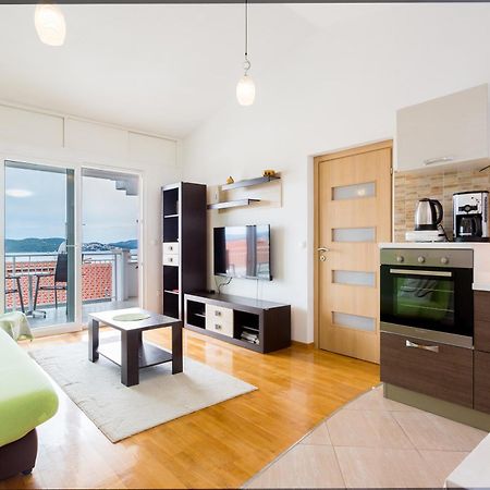 Apartment Mia - Spacious Apartment On 85 M2 With Beautiful Sea View Trogir Exteriör bild
