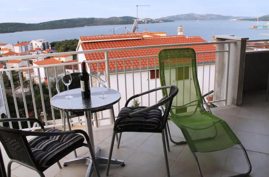 Apartment Mia - Spacious Apartment On 85 M2 With Beautiful Sea View Trogir Exteriör bild
