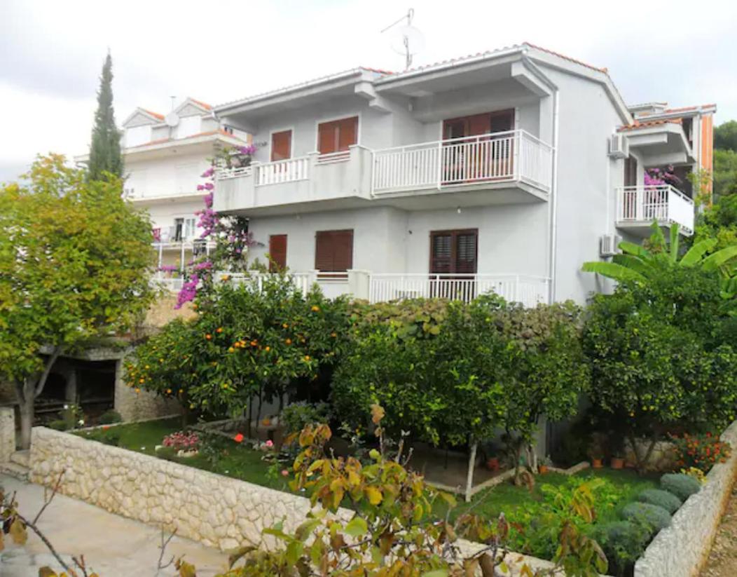Apartment Mia - Spacious Apartment On 85 M2 With Beautiful Sea View Trogir Exteriör bild