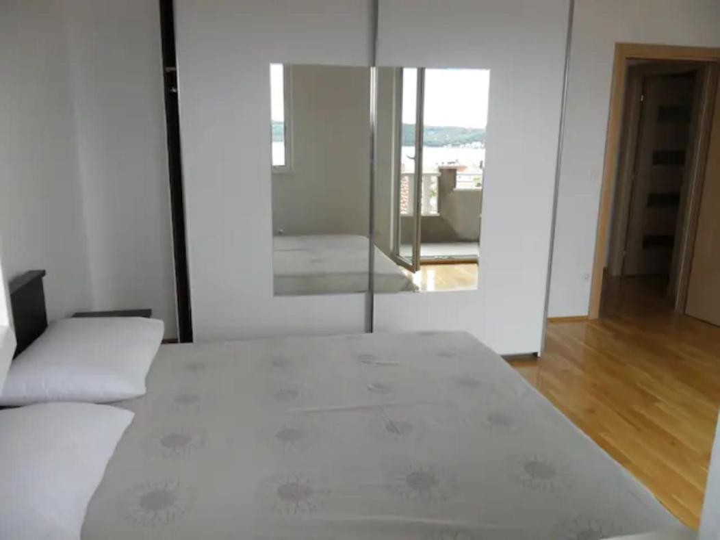 Apartment Mia - Spacious Apartment On 85 M2 With Beautiful Sea View Trogir Exteriör bild