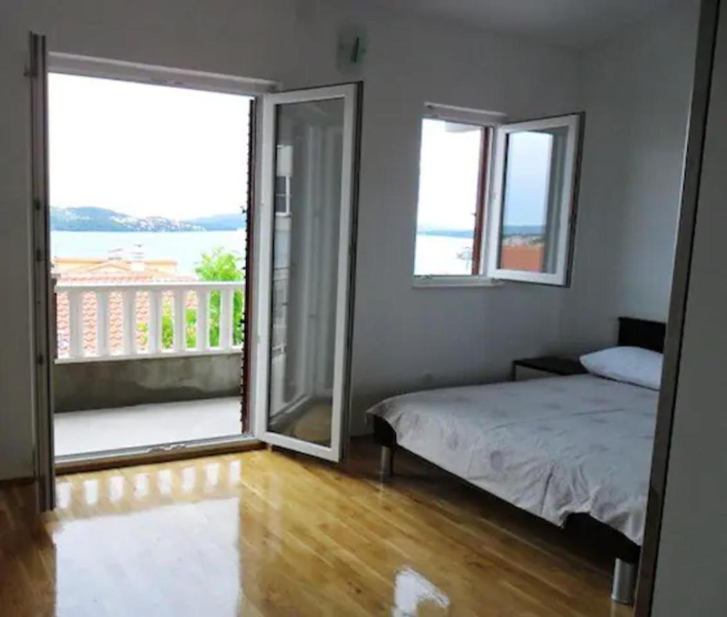 Apartment Mia - Spacious Apartment On 85 M2 With Beautiful Sea View Trogir Exteriör bild