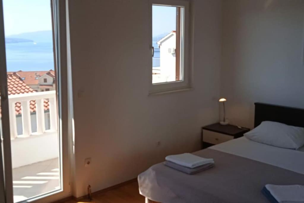 Apartment Mia - Spacious Apartment On 85 M2 With Beautiful Sea View Trogir Exteriör bild