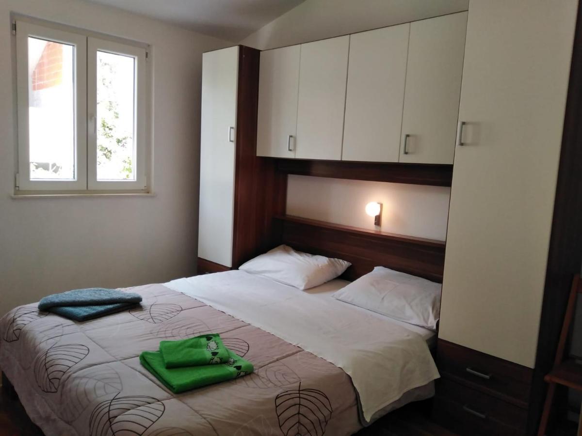Apartment Mia - Spacious Apartment On 85 M2 With Beautiful Sea View Trogir Exteriör bild