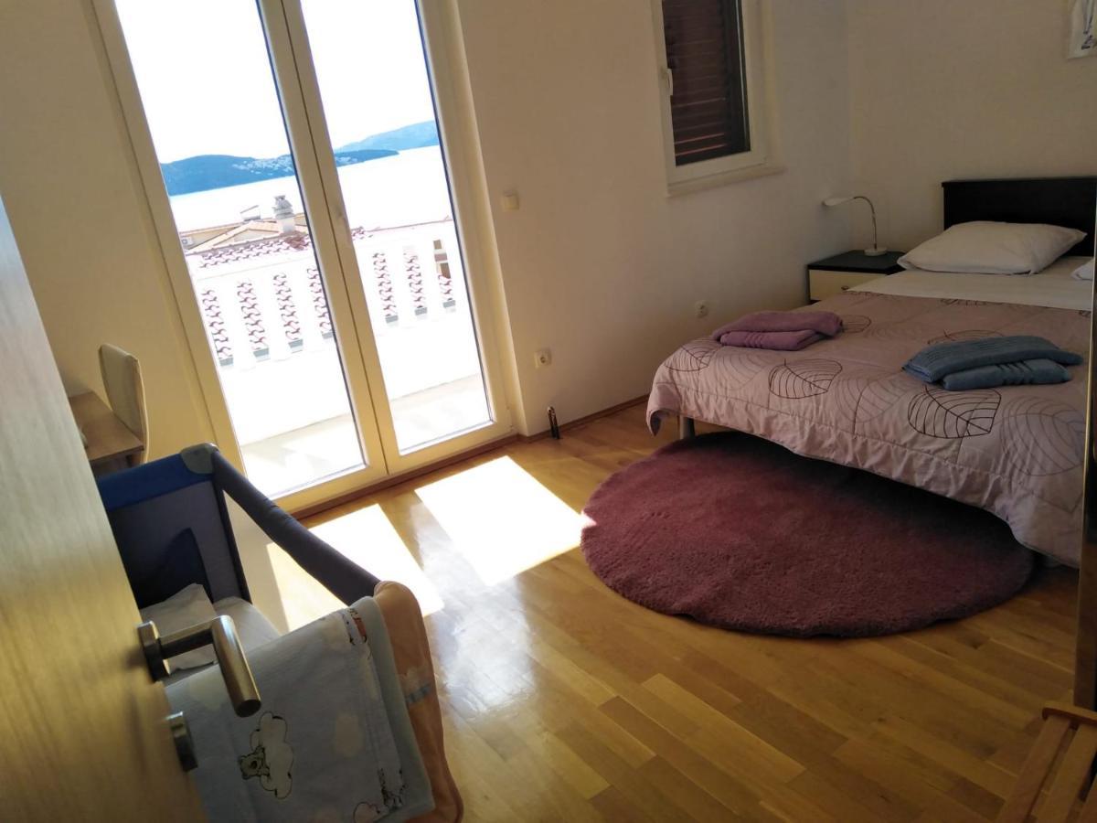 Apartment Mia - Spacious Apartment On 85 M2 With Beautiful Sea View Trogir Exteriör bild