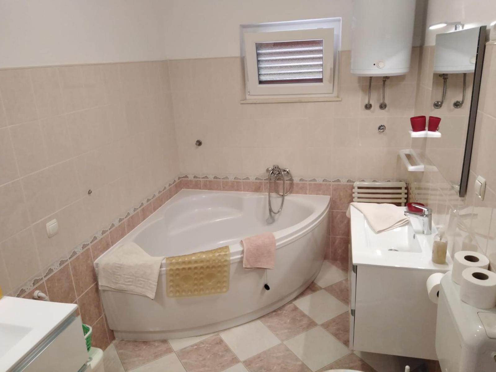 Apartment Mia - Spacious Apartment On 85 M2 With Beautiful Sea View Trogir Exteriör bild