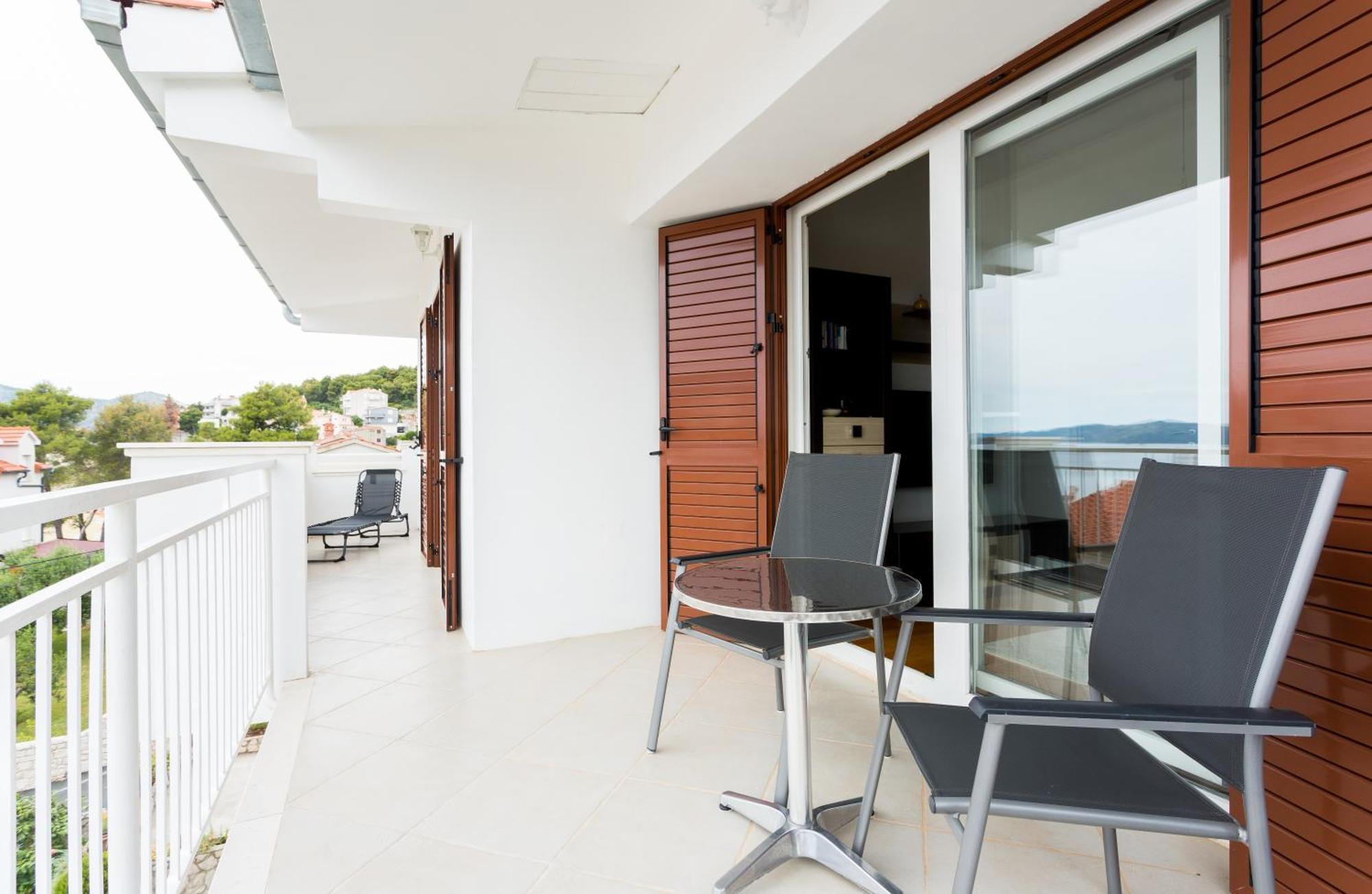 Apartment Mia - Spacious Apartment On 85 M2 With Beautiful Sea View Trogir Exteriör bild