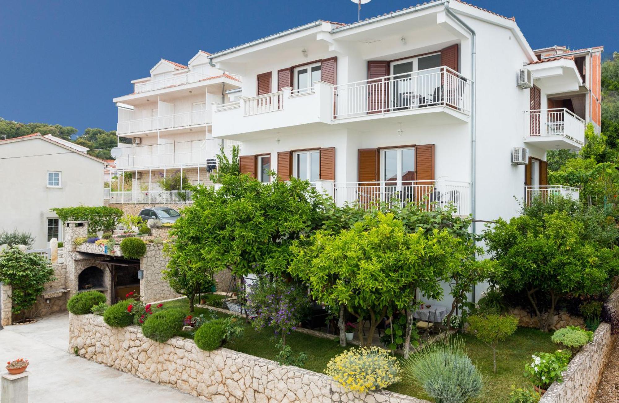 Apartment Mia - Spacious Apartment On 85 M2 With Beautiful Sea View Trogir Exteriör bild