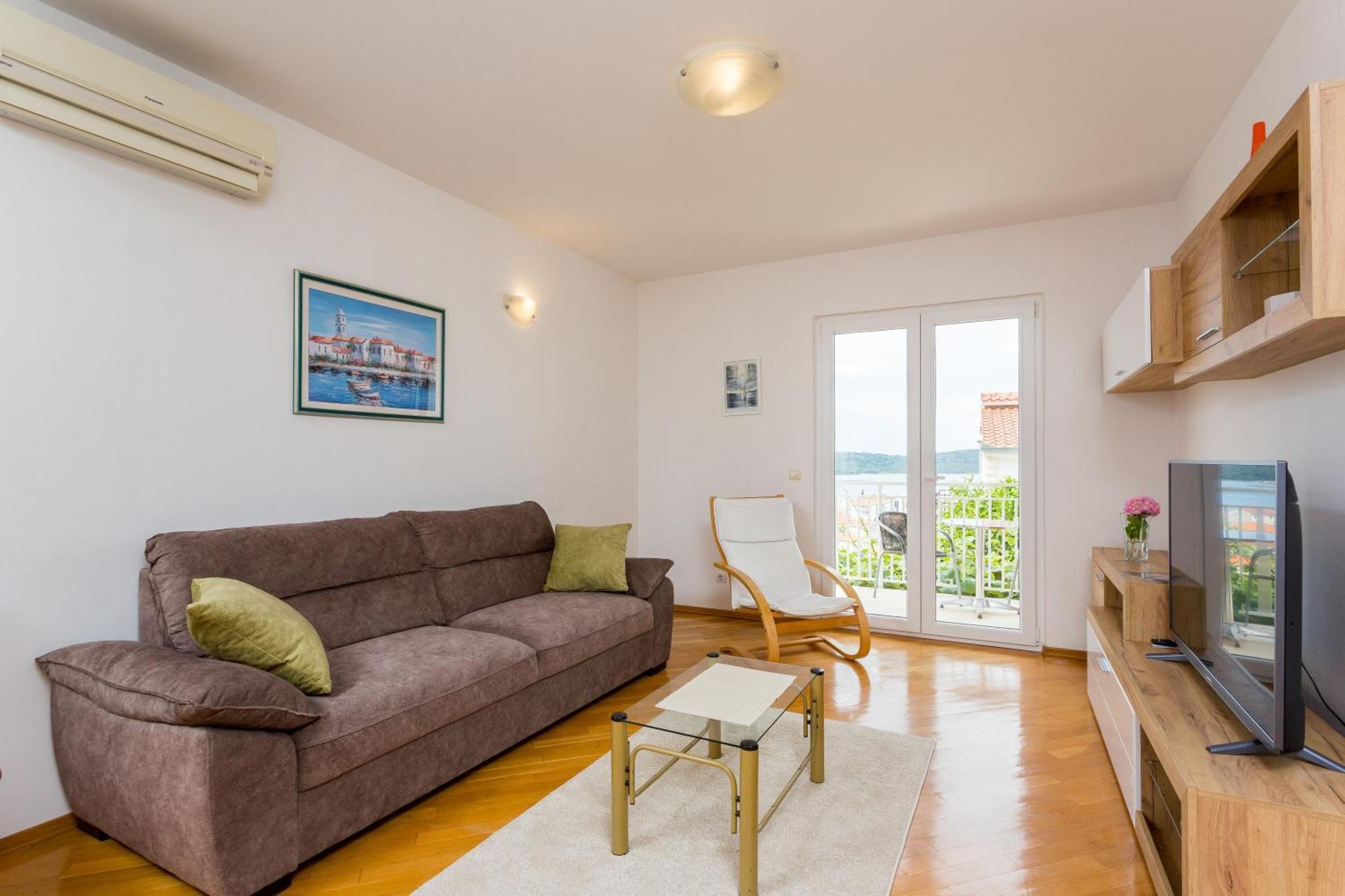 Apartment Mia - Spacious Apartment On 85 M2 With Beautiful Sea View Trogir Exteriör bild