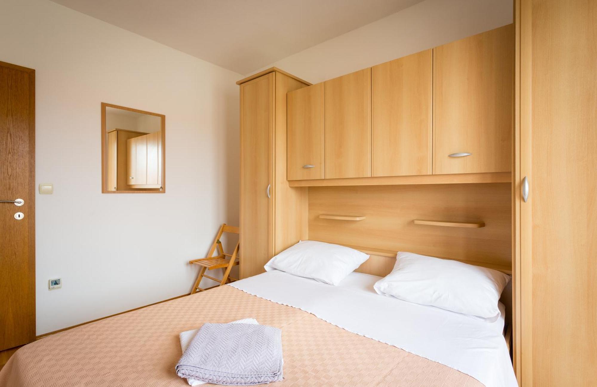 Apartment Mia - Spacious Apartment On 85 M2 With Beautiful Sea View Trogir Exteriör bild