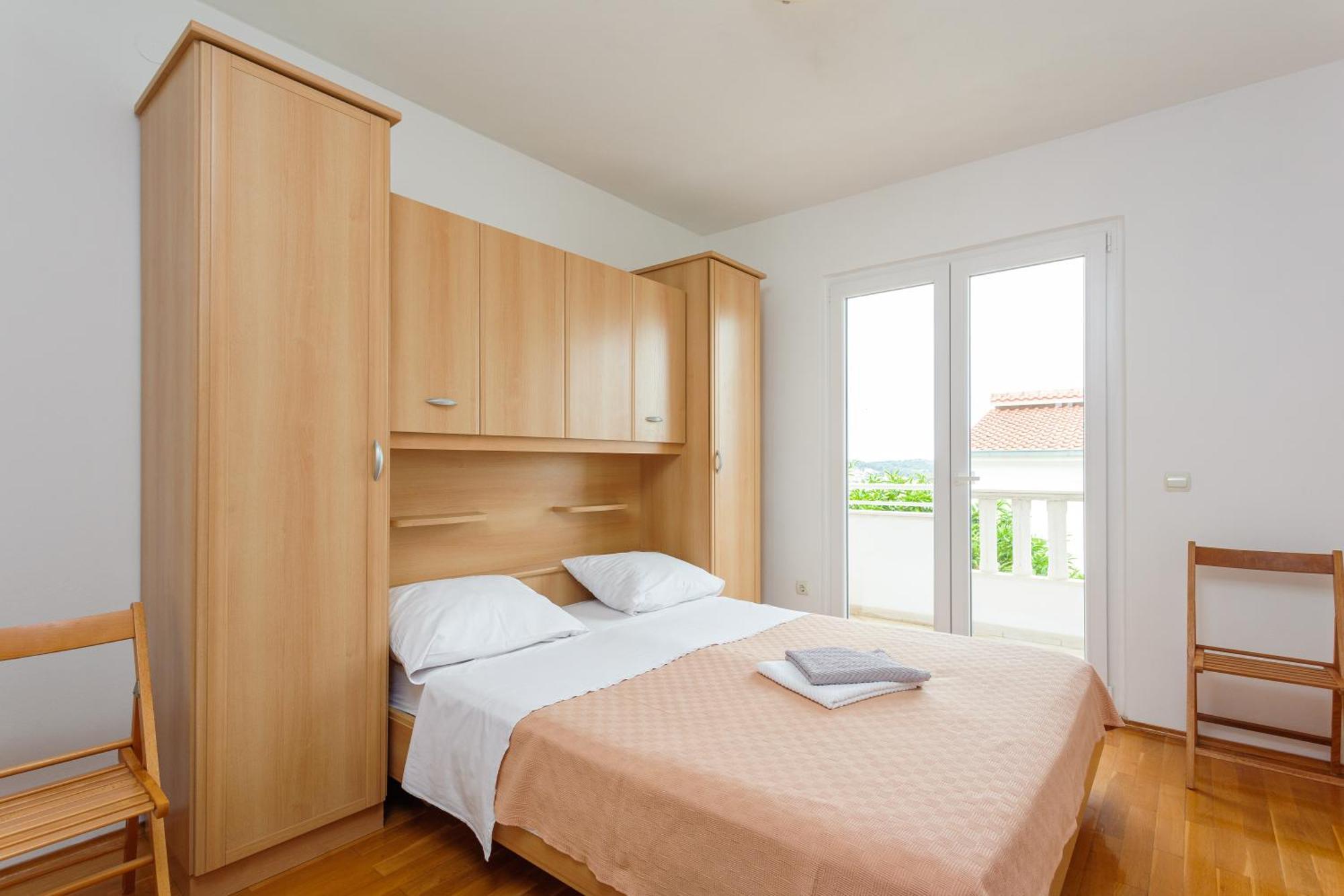 Apartment Mia - Spacious Apartment On 85 M2 With Beautiful Sea View Trogir Exteriör bild