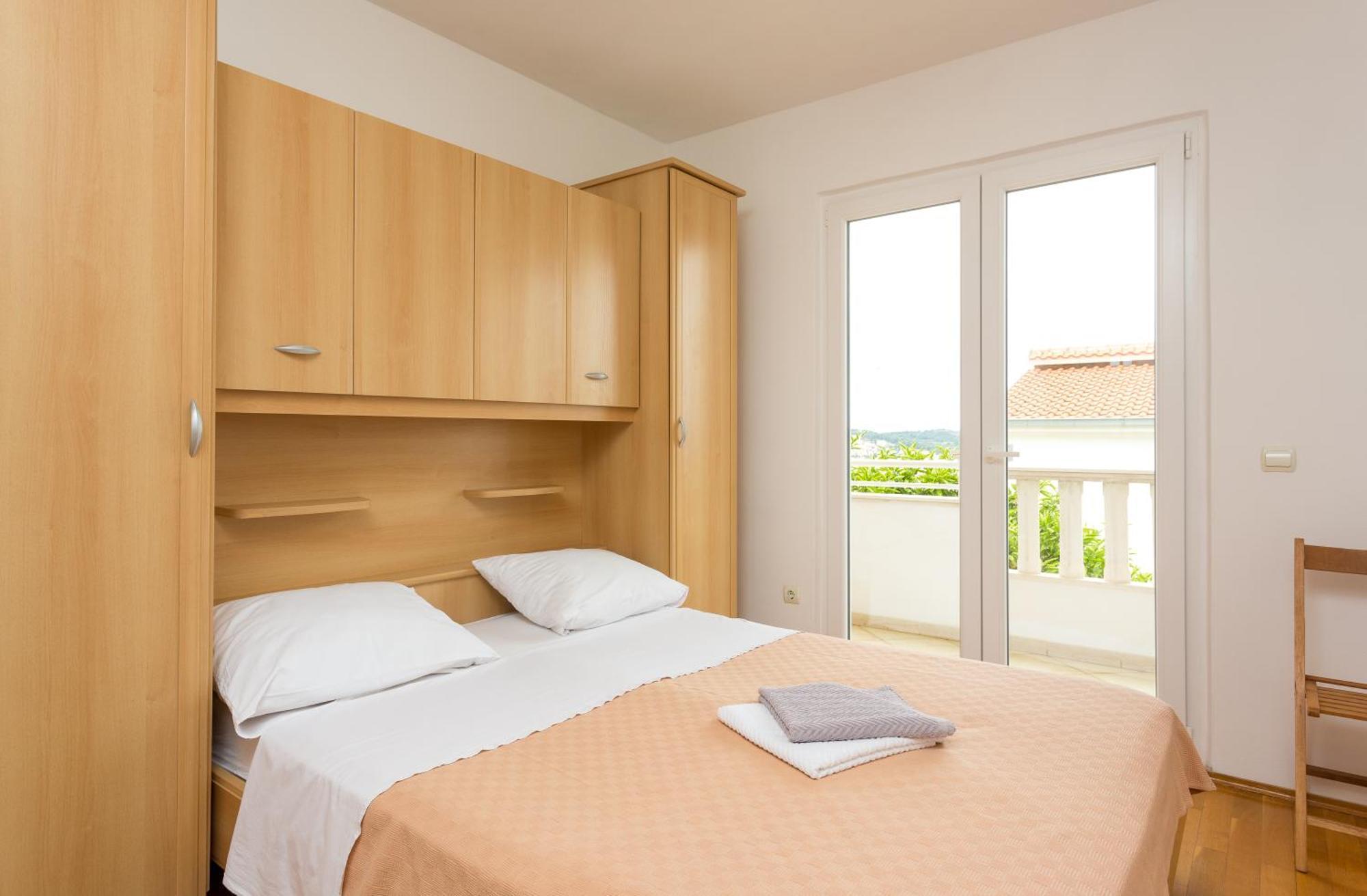 Apartment Mia - Spacious Apartment On 85 M2 With Beautiful Sea View Trogir Exteriör bild