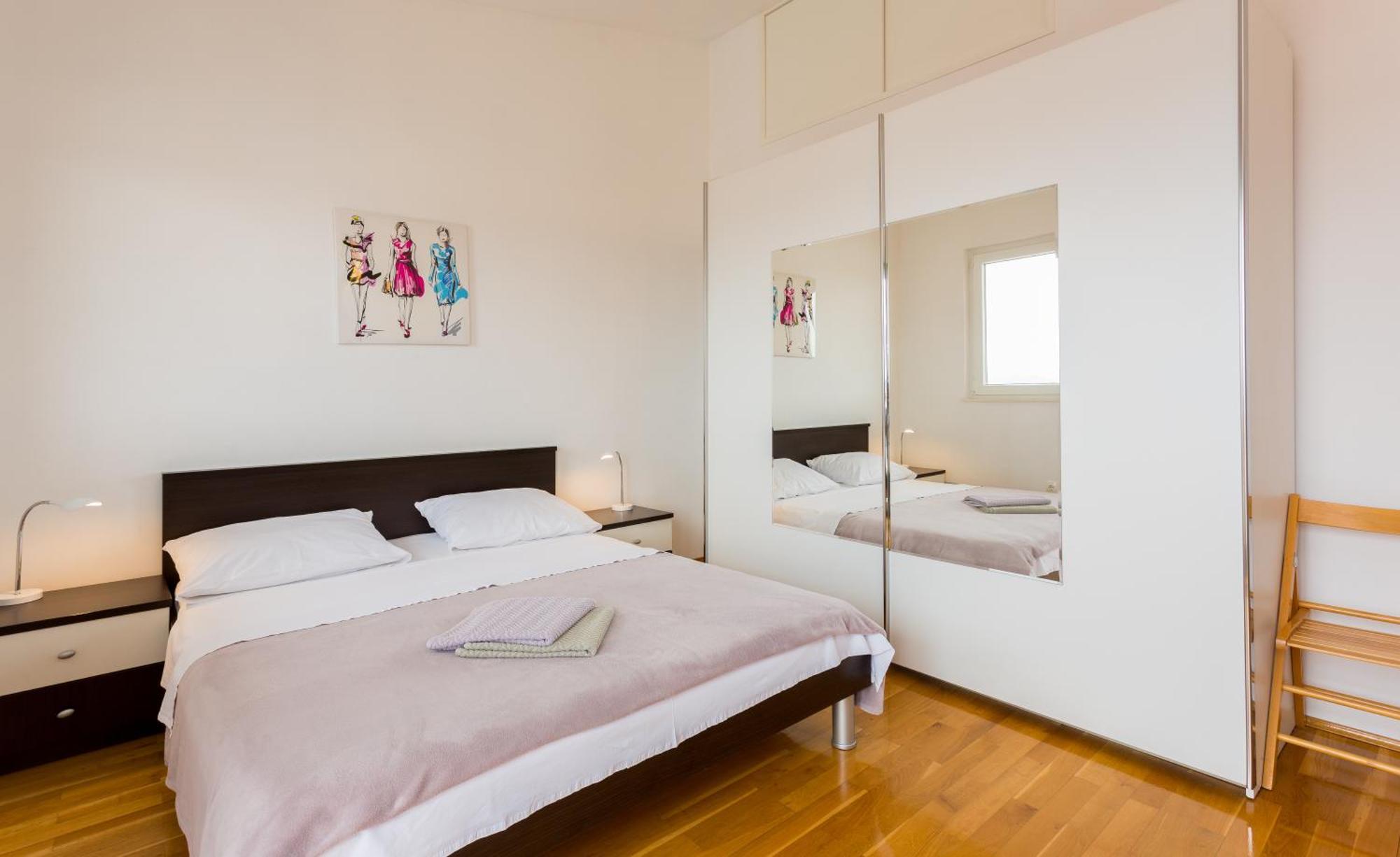 Apartment Mia - Spacious Apartment On 85 M2 With Beautiful Sea View Trogir Exteriör bild