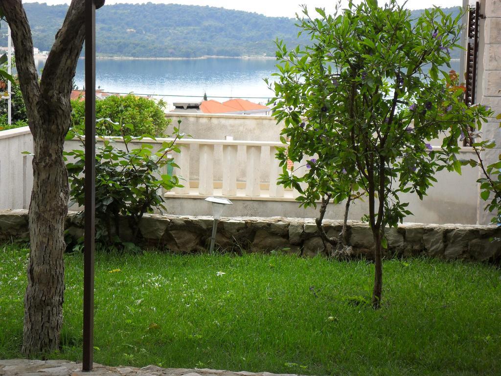 Apartment Mia - Spacious Apartment On 85 M2 With Beautiful Sea View Trogir Exteriör bild